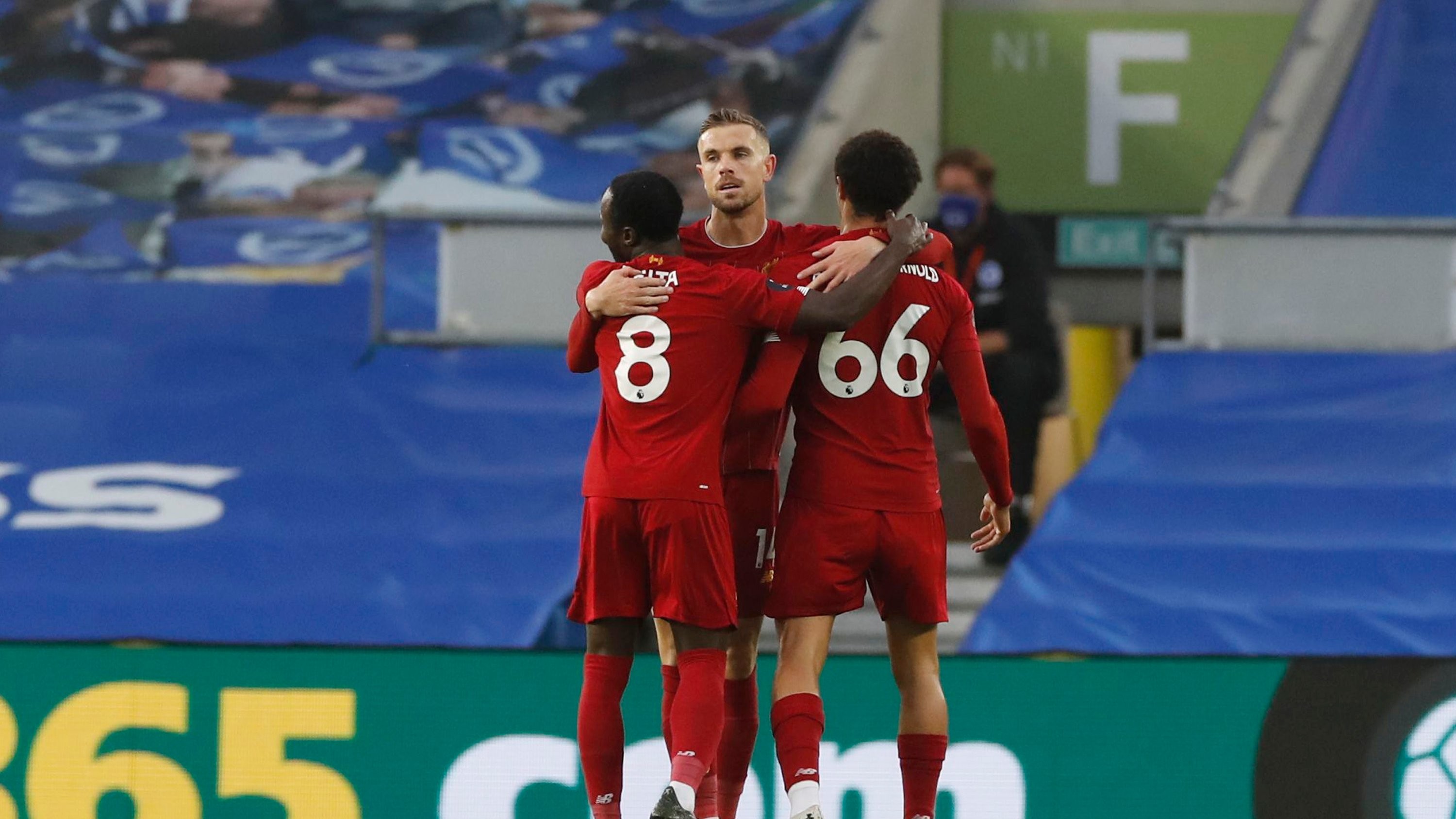 里弗斯：我们的区域联防和盯人防守都能更好，还要简化内线轮转